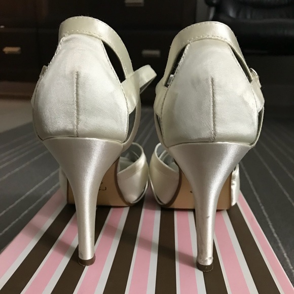 RSVP Ivory 👰🏻 Bridal/Prom Platform Shoes size 9W - Picture 5 of 8